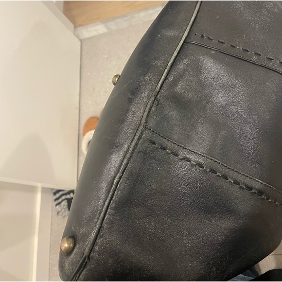 Yves Saint Laurent Black Shoulder Bag - Picture 15 of 16